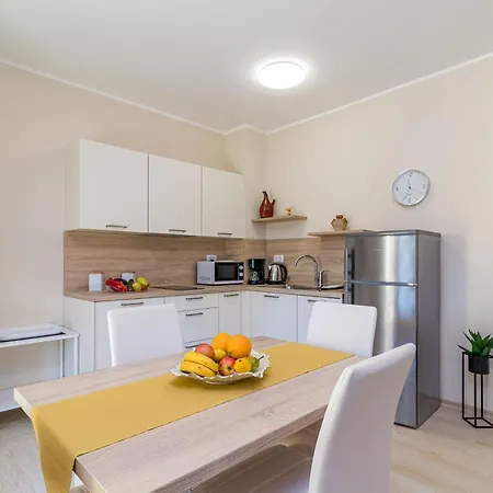 Apartment Mirjana 2 *