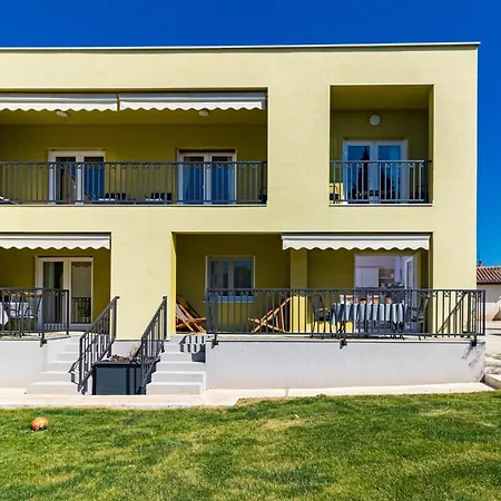 Apartament Mirjana 2 *