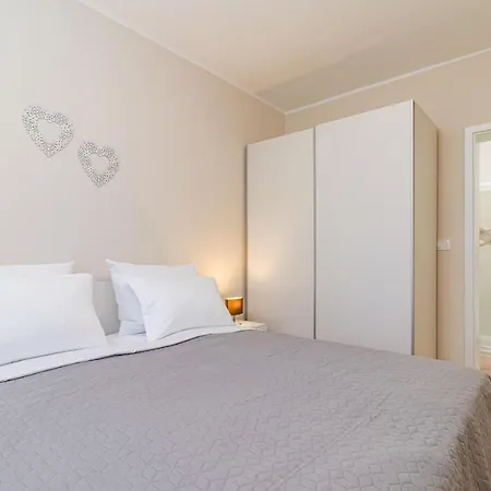 Apartament Mirjana 2 *